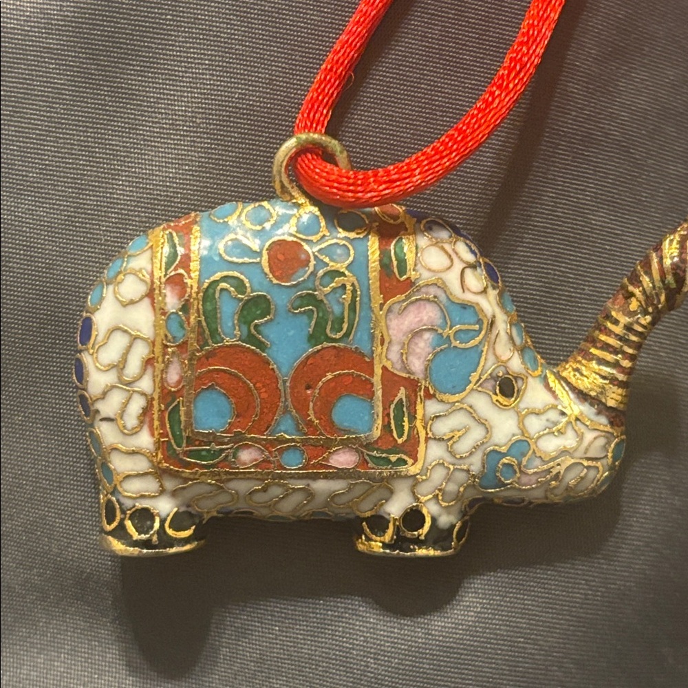 Vintage Cloisonné Enamel Lucky Trunk Up Elephant Pendant Necklace - Picture 5 of 5